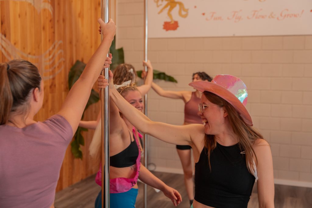 Vrijgezellenfeest zwolle paaldansen